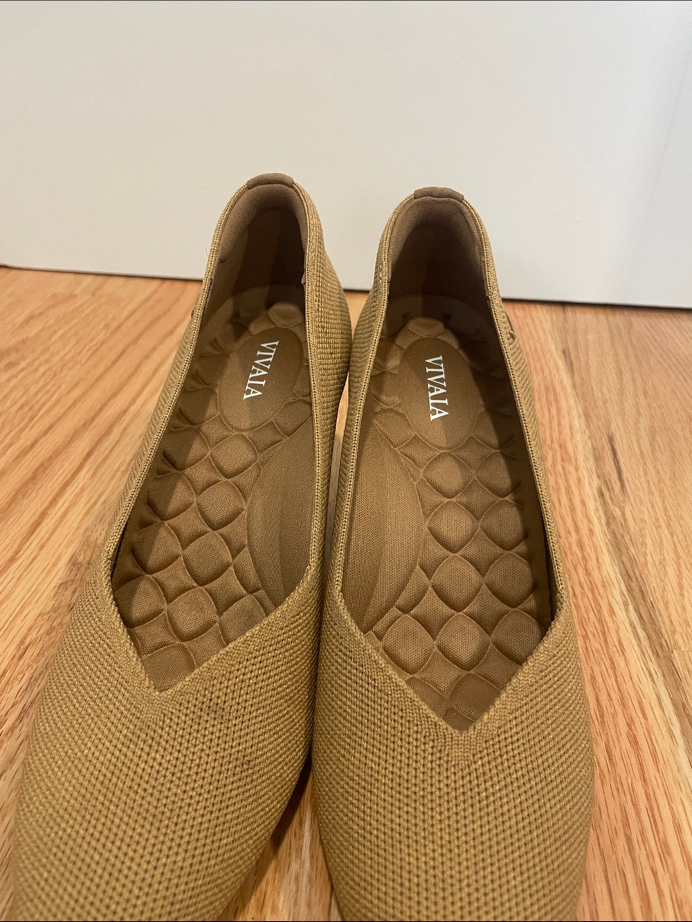 Vivaia Kitten Heel Pumps in Tan size 6.5 - Picture 7 of 9